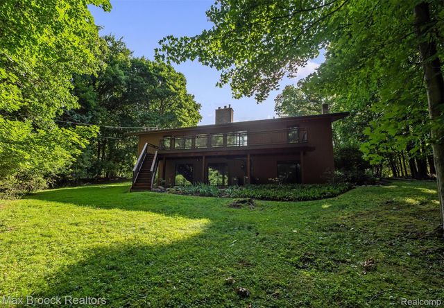 1211 Kensington Road, Bloomfield Hills, MI 48304