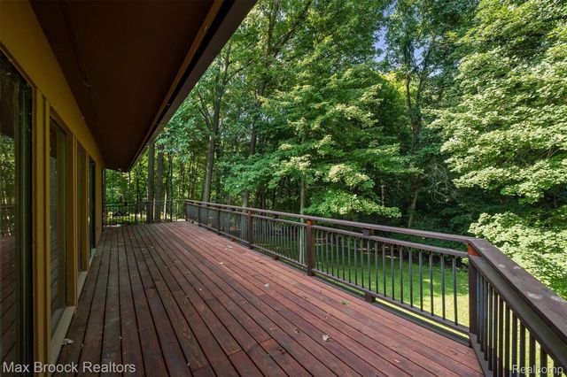 1211 Kensington Road, Bloomfield Hills, MI 48304