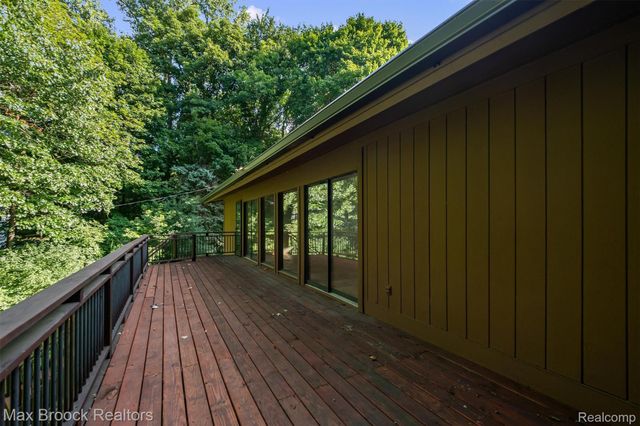 1211 Kensington Road, Bloomfield Hills, MI 48304