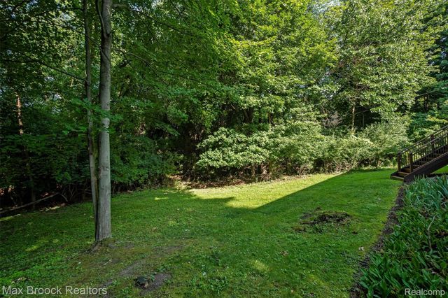 1211 Kensington Road, Bloomfield Hills, MI 48304
