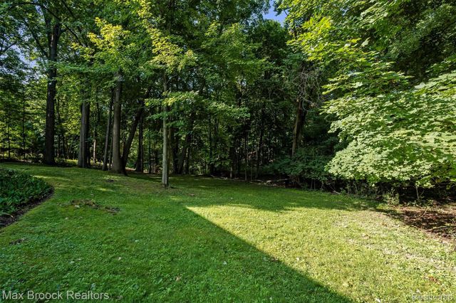1211 Kensington Road, Bloomfield Hills, MI 48304