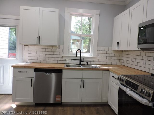 705 N 8th Street, Fort Smith, AR 72901