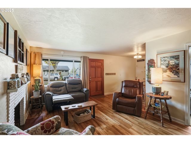 1620 Se MARSHALL Dr, Salem, OR 97302