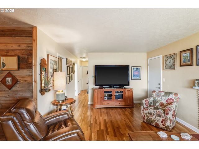 1620 Se MARSHALL Dr, Salem, OR 97302