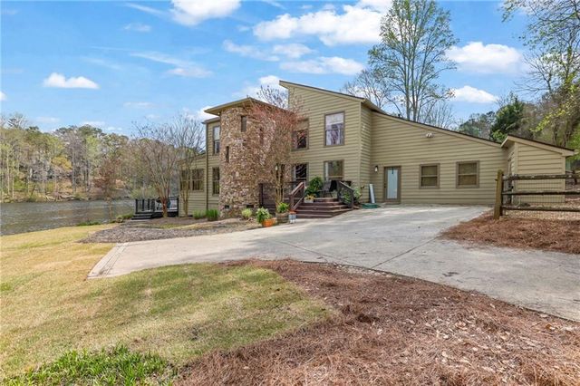 3850 Loch Highland Parkway NE, Roswell, GA 30075