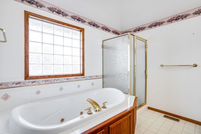 1417 E Box Elder Ct, Derby, KS 67037