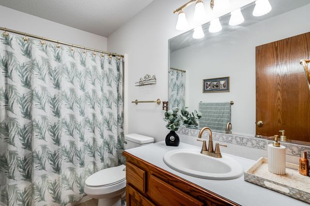 1417 E Box Elder Ct, Derby, KS 67037