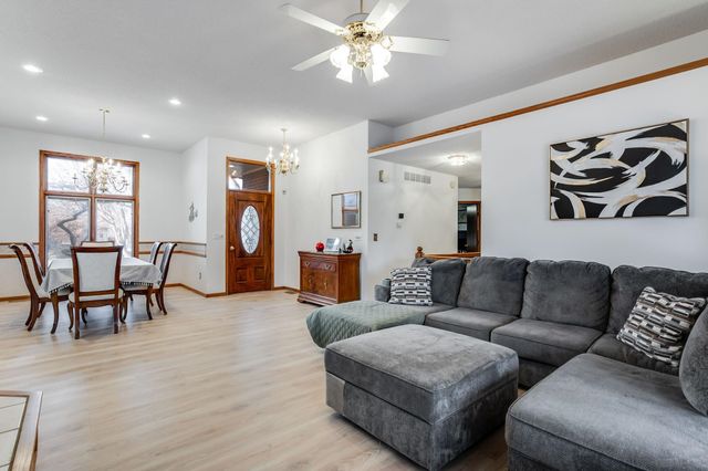 1417 E Box Elder Ct, Derby, KS 67037