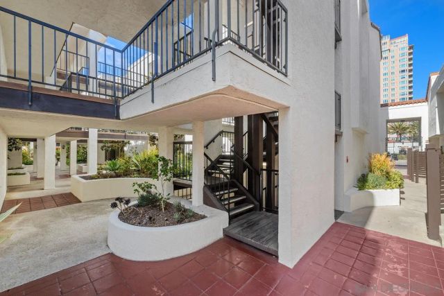 3525 Lebon Dr. 302, San Diego, CA 92122