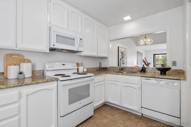 3525 Lebon Dr. 302, San Diego, CA 92122