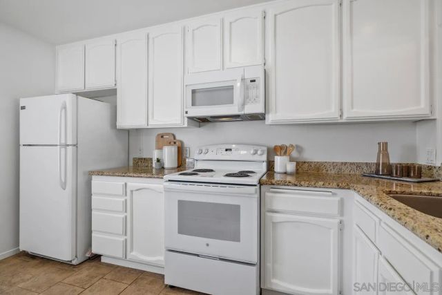 3525 Lebon Dr. 302, San Diego, CA 92122