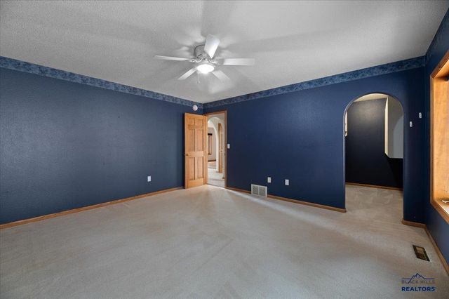 4461 FOREST PARK CT, Rapid City, SD 57702