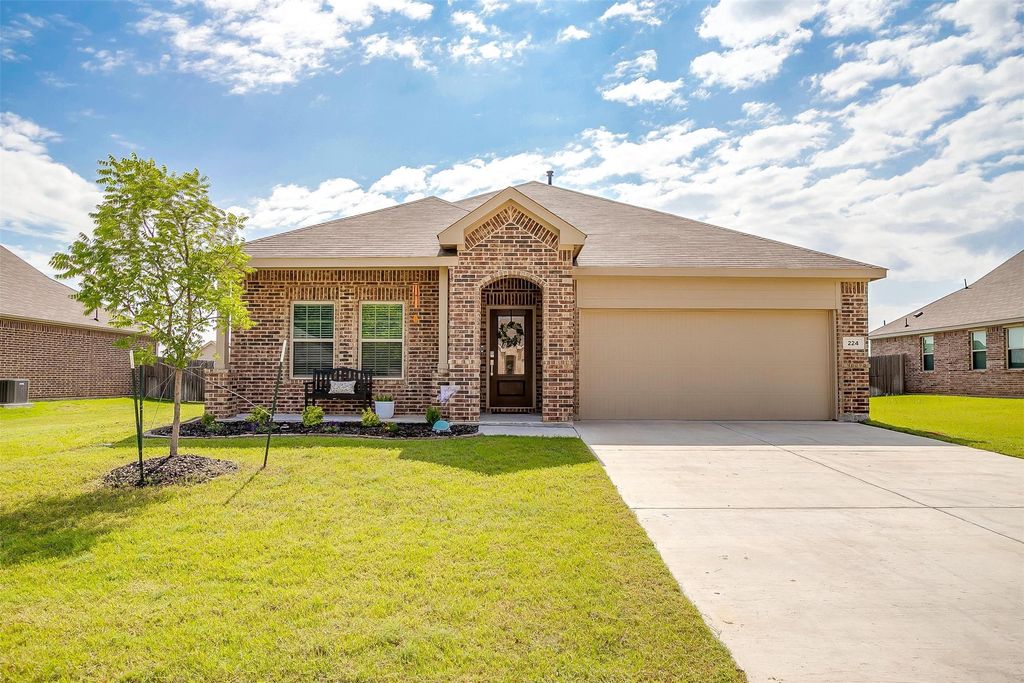 224 Post Oak Street, Azle, TX 76020
