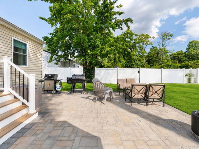 96 Columbus Avenue, Farmingville, NY 11738