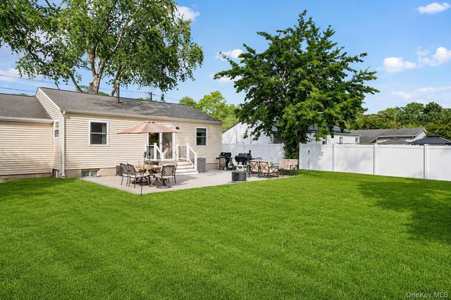 96 Columbus Avenue, Farmingville, NY 11738
