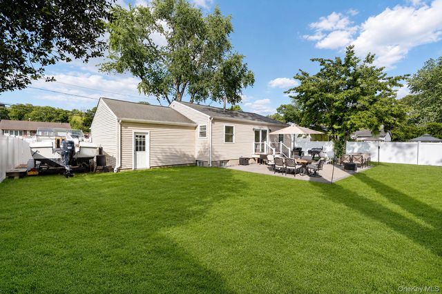 96 Columbus Avenue, Farmingville, NY 11738