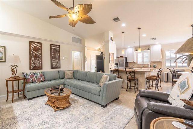 7568 Novara CT, Naples, FL 34114