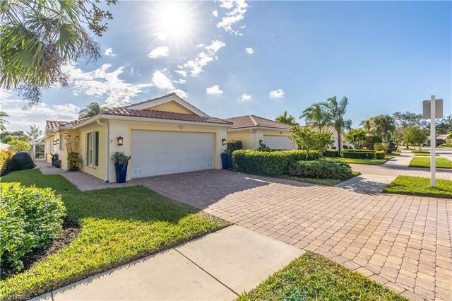 7568 Novara CT, Naples, FL 34114