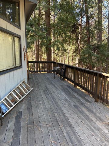 5733 Sierra Springs Dr, Pollock Pines, CA 95726