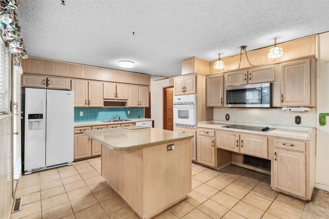 3256 Gene Lane, Haltom City, TX 76117