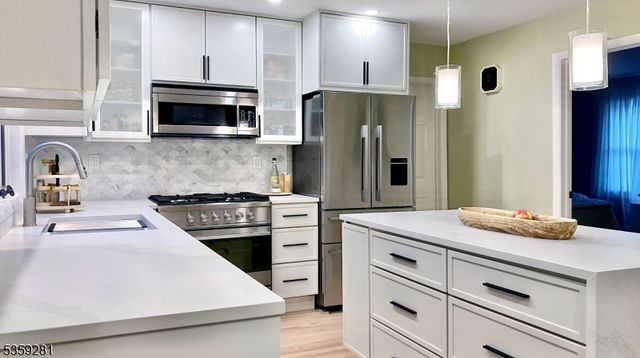 7 Park Dr, Kenilworth Boro, NJ 07033