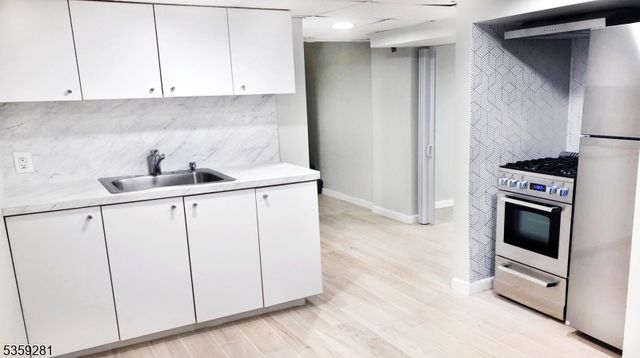 7 Park Dr, Kenilworth Boro, NJ 07033