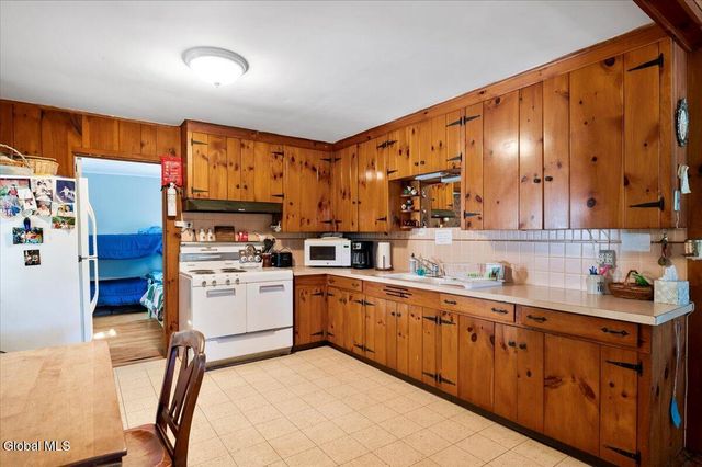 81 Hanneford Road, Queensbury, NY 12804