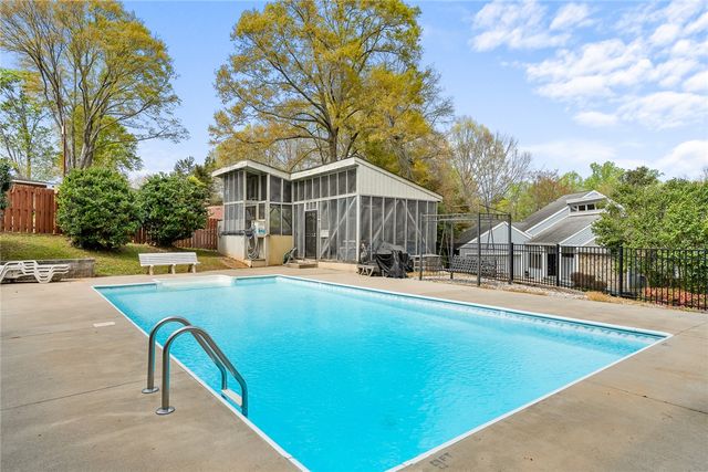 1493 Iroquois Drive, Seneca, SC 29672