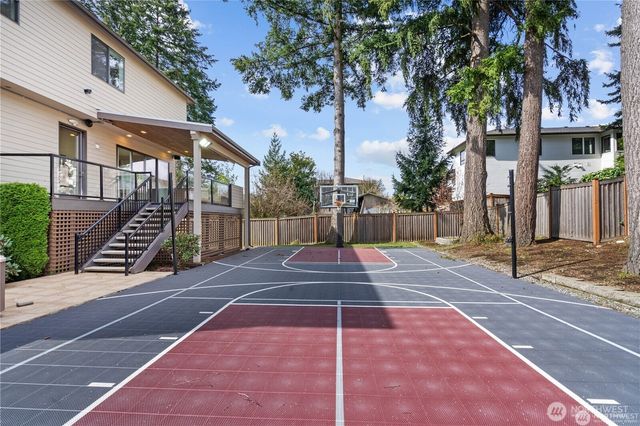 11262 SE 34th St, Bellevue, WA 98004