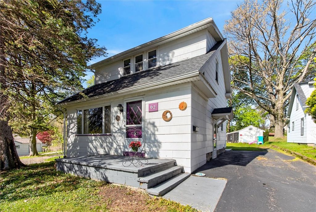 62 Clearview Road, Greece, NY 14616