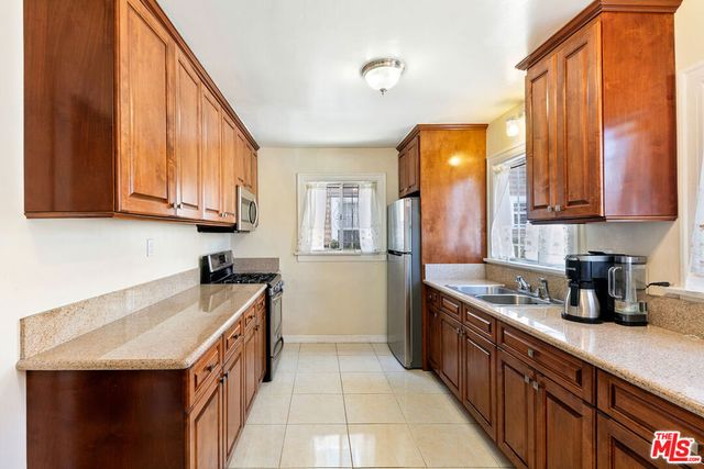2531 6th Avenue, Los Angeles, CA 90018