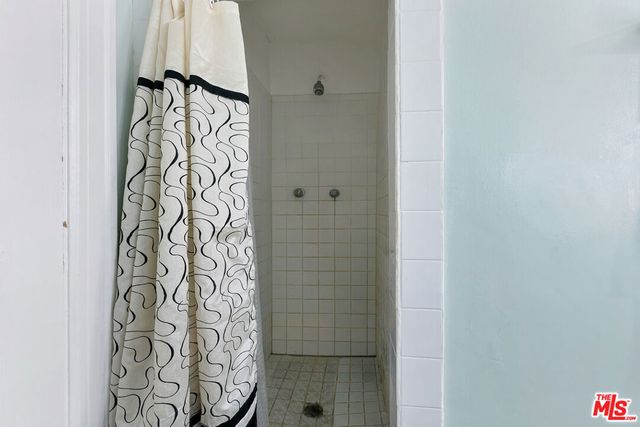 2531 6th Avenue, Los Angeles, CA 90018