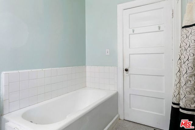 2531 6th Avenue, Los Angeles, CA 90018
