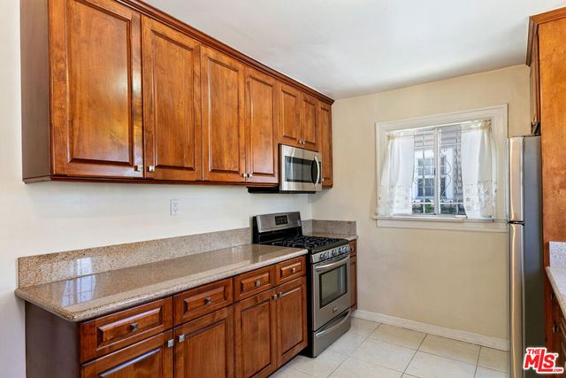 2531 6th Avenue, Los Angeles, CA 90018