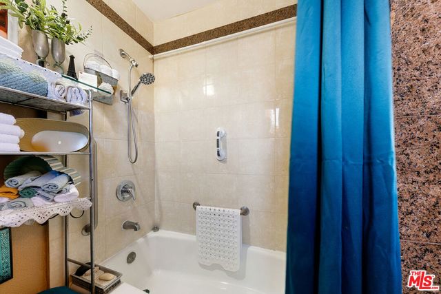2531 6th Avenue, Los Angeles, CA 90018