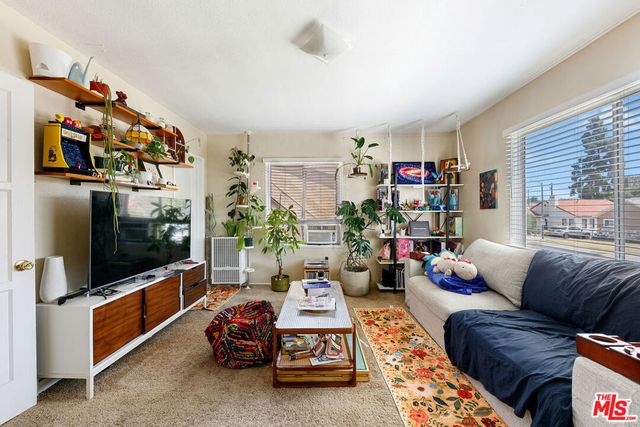 2531 6th Avenue, Los Angeles, CA 90018