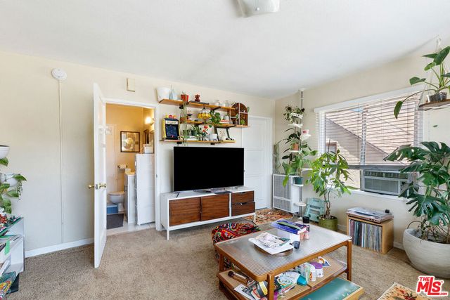 2531 6th Avenue, Los Angeles, CA 90018