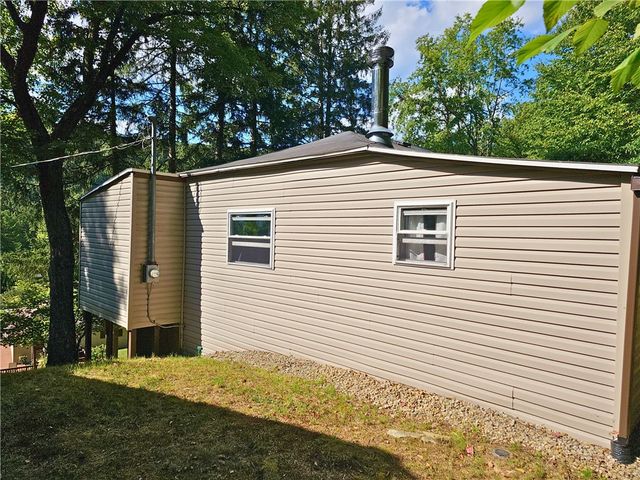 195 Kinch Rd, President Twp, PA 16301