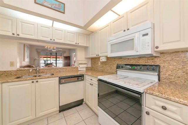 4425 45TH AVENUE W 202, Bradenton, FL 34210