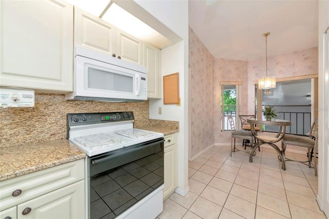 4425 45TH AVENUE W 202, Bradenton, FL 34210