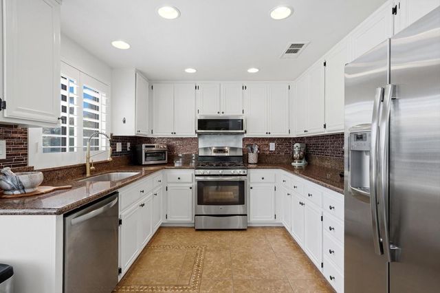 49070 Balada Court, La Quinta, CA 92253
