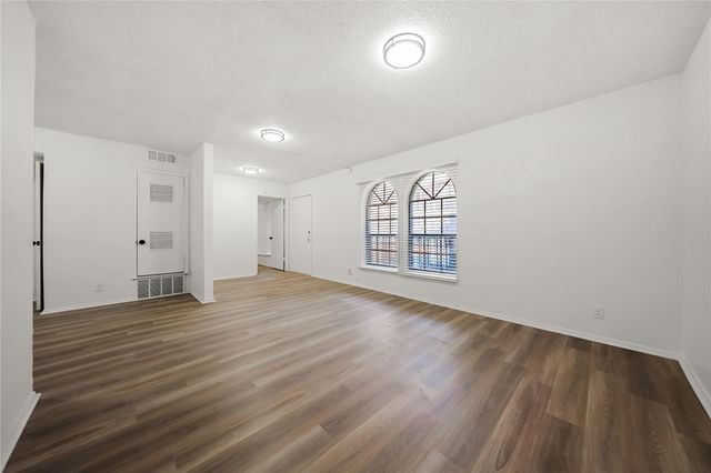 101 E 33rd ST 208, Austin, TX 78705