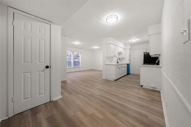 101 E 33rd ST 208, Austin, TX 78705