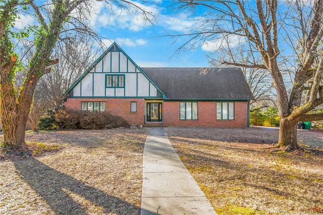 2016 Candelar Drive, High Point, NC 27265