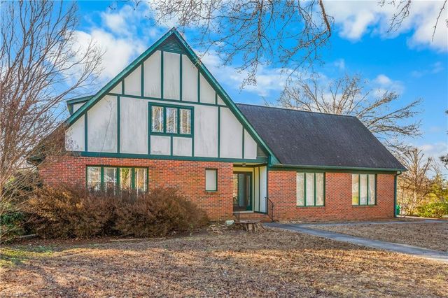 2016 Candelar Drive, High Point, NC 27265