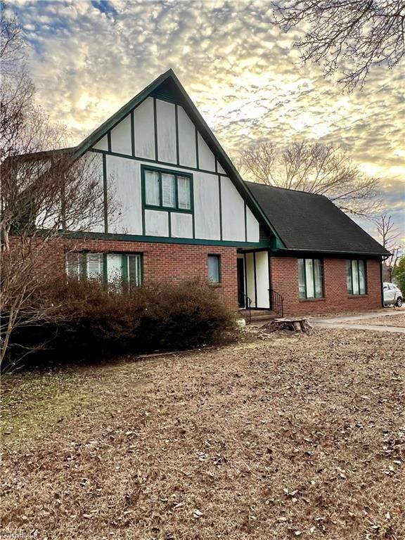 2016 Candelar Drive, High Point, NC 27265