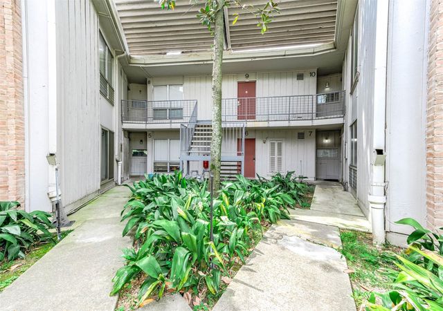 8211 Katy Freeway 10, Houston, TX 77024