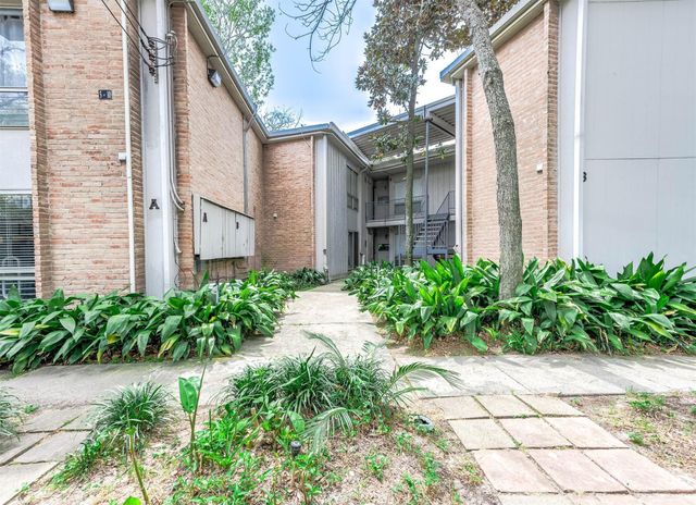 8211 Katy Freeway 10, Houston, TX 77024