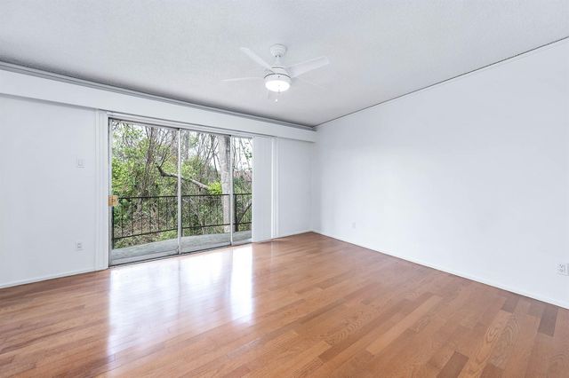 8211 Katy Freeway 10, Houston, TX 77024