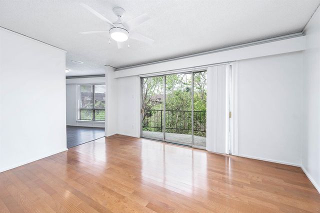 8211 Katy Freeway 10, Houston, TX 77024